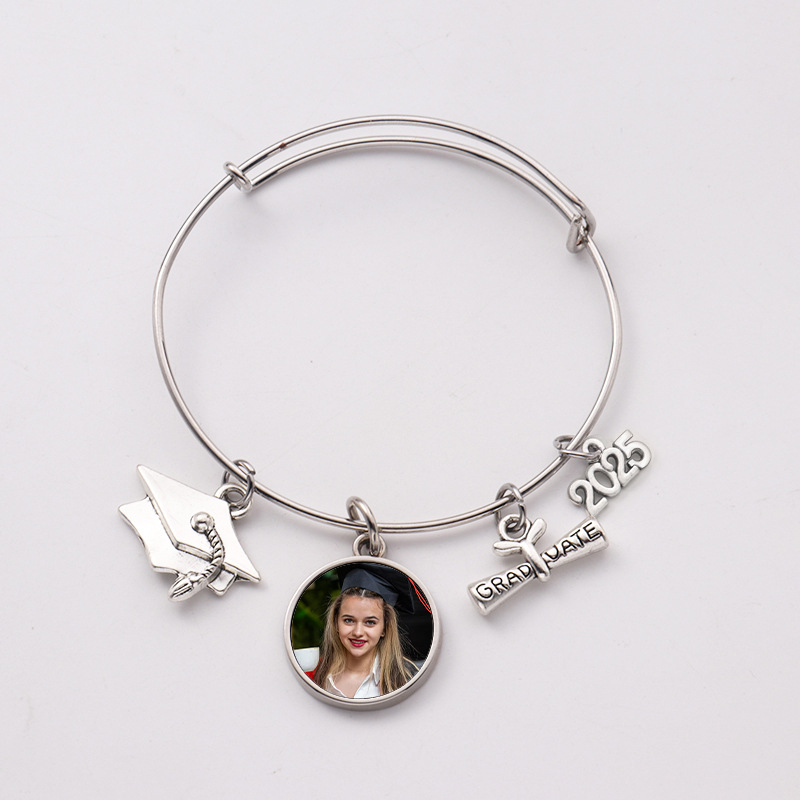 Transfronterizo Amazon 2025 temporada de graduación pulsera de metal redondo colgante en blanco transferencia de calor sombrero bachelor joyas pulsera