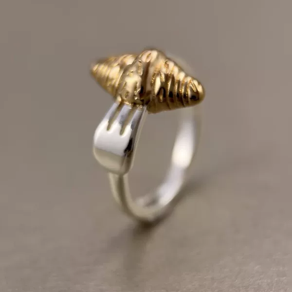 "Butter Croissant" vintage gold and silver contrasting color croissant ring, niche, unique, high-end feel ring