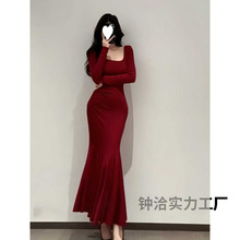 安可拉红新款方领长袖鱼尾法式连衣裙辣妹气质步步收腰生莲长裙女