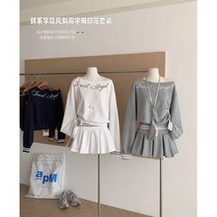 塞纳2025秋季美式复古休闲百搭辣妹斜肩印花卫衣百褶半身裙两件套