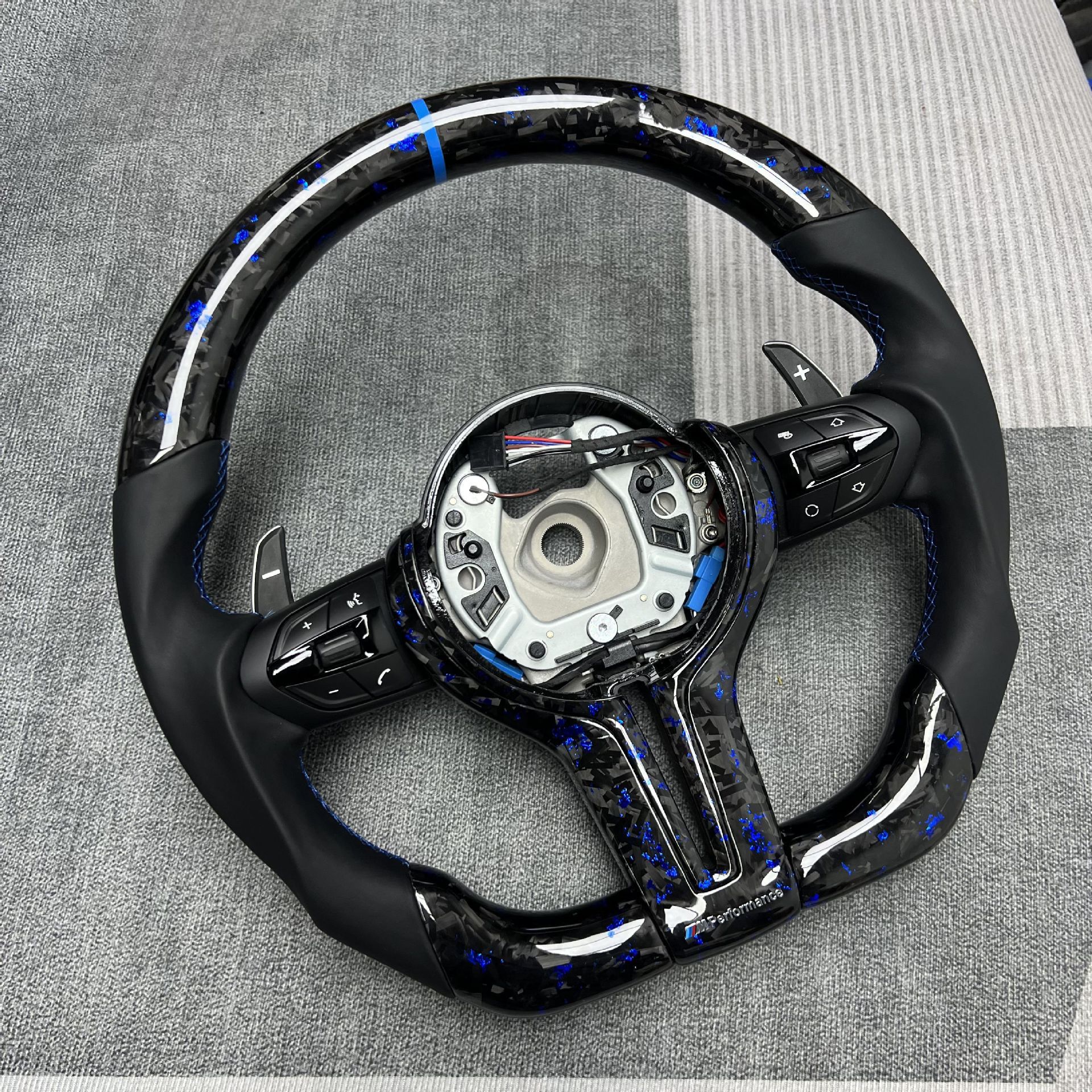 Popular in foreign trade, suitable for BMW F chassis 3 Series, 5 Series, X3, X5, M3, M6 carbon fiber car steering wheel modification and customization