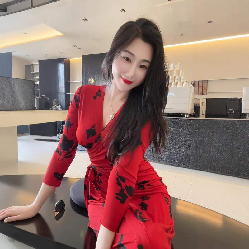 Retro Rose Wrap-Around Dress, One-Piece, High-End, Fashionable, Slimming Women's Dress, Long Dress for Seaside Vacation