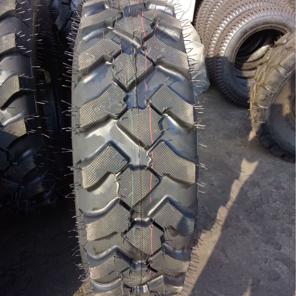 12.00-18 农业联合收割机轮胎 机械轮胎 厂家供应