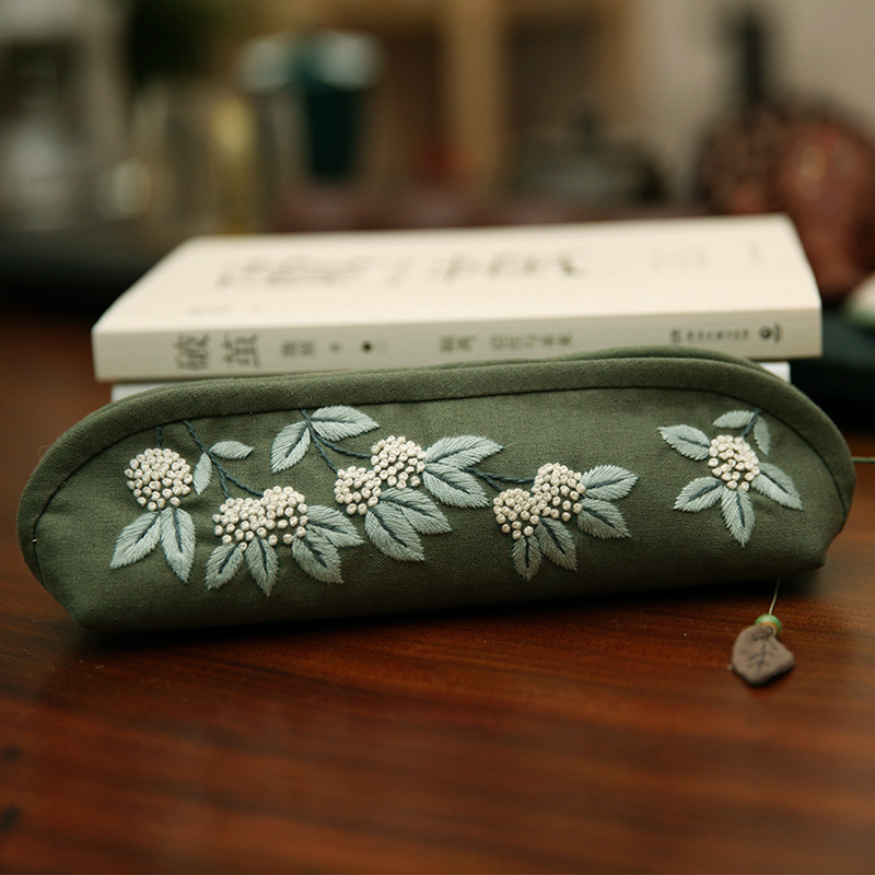 Bolso de lápices de flores tridimensional simple Lu bordado pequeño bolso de papelería fresca bolso de material de bricolaje bordado a mano bolso de lápices para niños