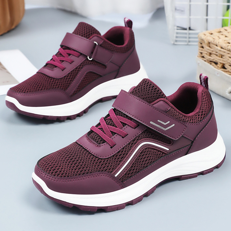 Zapatos de mujer verano nuevo estilo zapatos para caminar transpirables suela suave sin pies cansados zapatos deportivos Velcro zapatos de madre zapatos casuales de malla