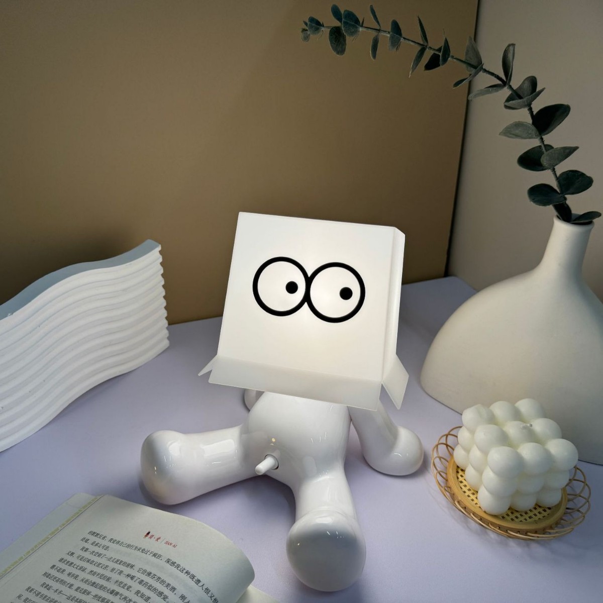 Sentado tímido niño lámpara de escritorio cara cuadrada tímida lámpara de noche regalo de carga creativa divertida lámpara de cabezal de cama divertida