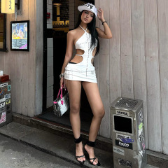 2025欧美夏季跨境新款美式辣妹不规则无袖露背纯欲这个纯色连衣裙