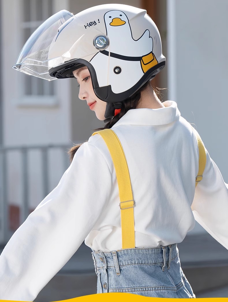 Two Little Bees New National Standard Motorcycle Electric Vehicle Helmets for Men and Women, Winter Fleece-Lined Warm Full-Face Helmets for Electric Bikes, Wholesale