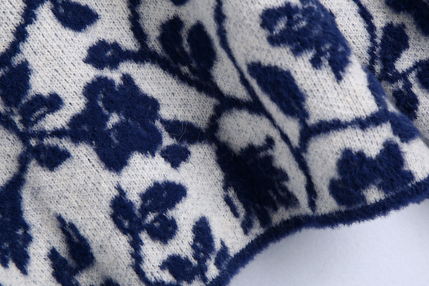 Floral Jacquard Knitted Sweater 11