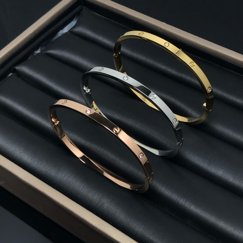 Kajia's classic six-diamond bracelet is simple, stylish, and sophisticated, featuring a diamond-encrusted design that is versatile and unique Kajia's classic six-diamond bracelet is simple, stylish, and sophisticated, featuring a diamond-encrusted design that is versatile and unique