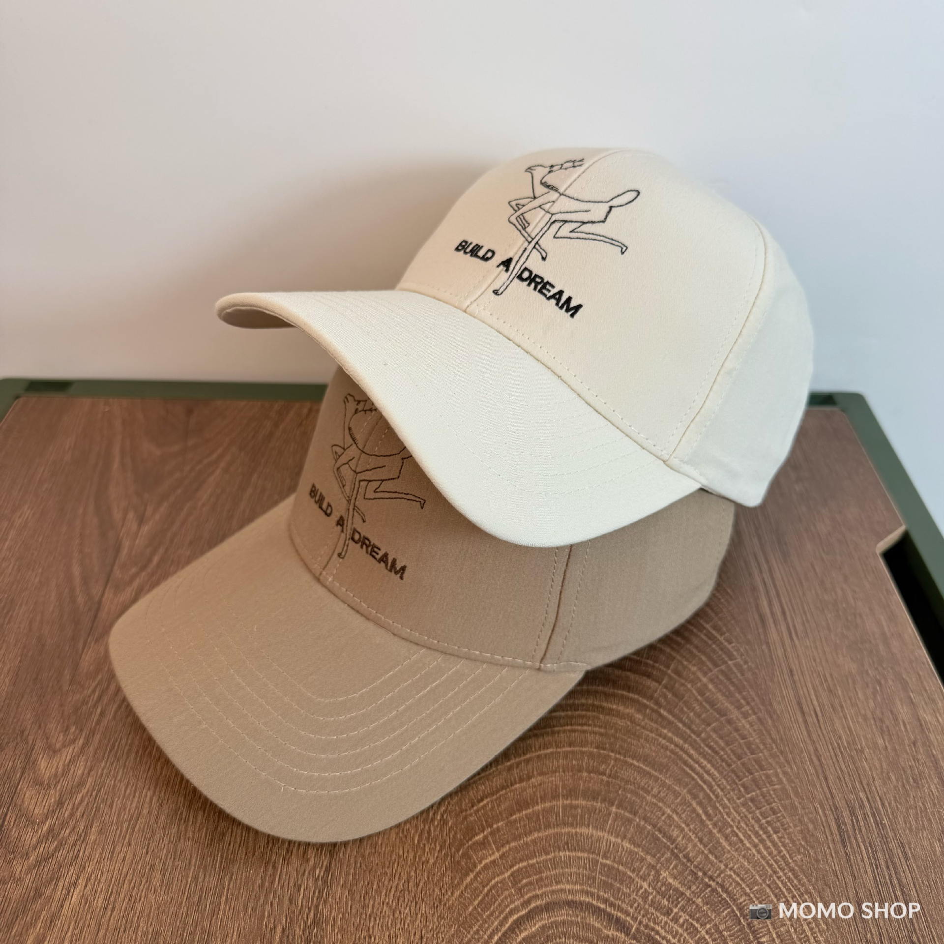 Caricatura bordada ciervo coreano de alta calidad sombrero de béisbol duro para hombres y mujeres sombrero de visor de pato casual bisela ancha