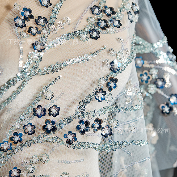 Moda de alta gama tela de cuentas de clavos tela de hilo azul de malla de tela de flores de sequela de cuentas de clavos tela tridimensional de cuentas de perforación