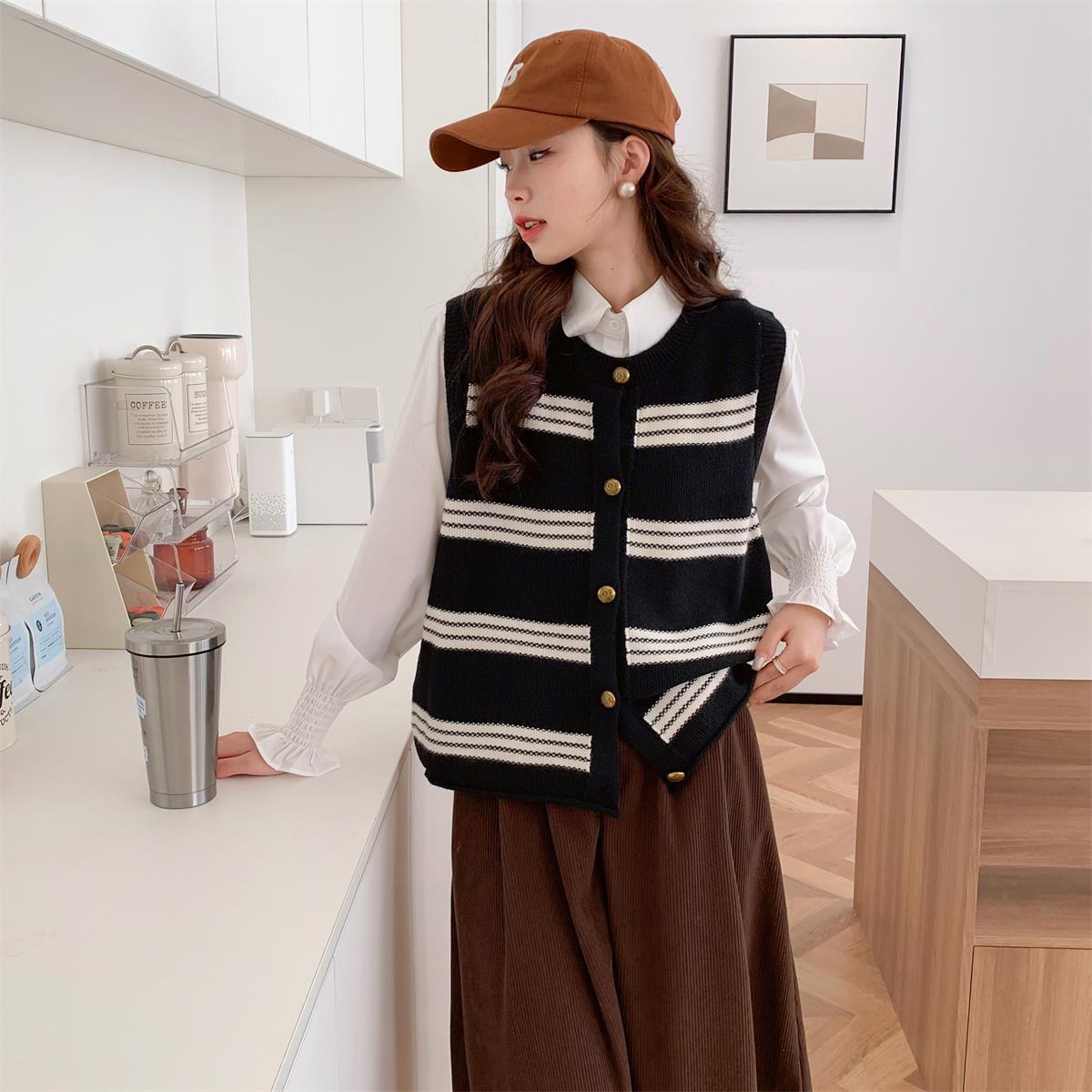 yms108 Autumn and Winter Loose Crewneck Button Cardigan Vest Women's 2024 Autumn New Striped Knitted Vest