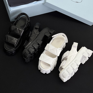 p�����ǘ�2025�Ľ������е��¿��ЬŮ�⴩�߶��ݳ�Ʒ���Ь����