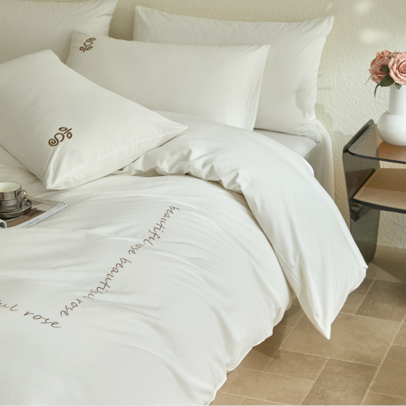 Hotel Bedding Four-Piece Set B&B Style White Bed Sheetss, Quilt and Pillows, Complete Set of Fitted Bed Sheetss, Hotel Eight-Piece Set