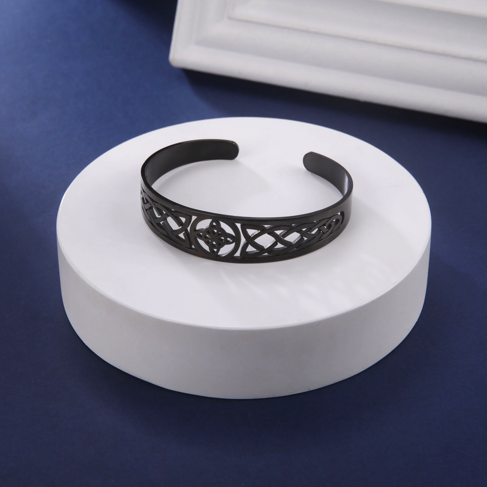 304 Stainless Steel Material Hip-Hop Retro Witches Knot Solid Color 304 Stainless Steel Plating Men's Bangle Men Cuff & Bangle