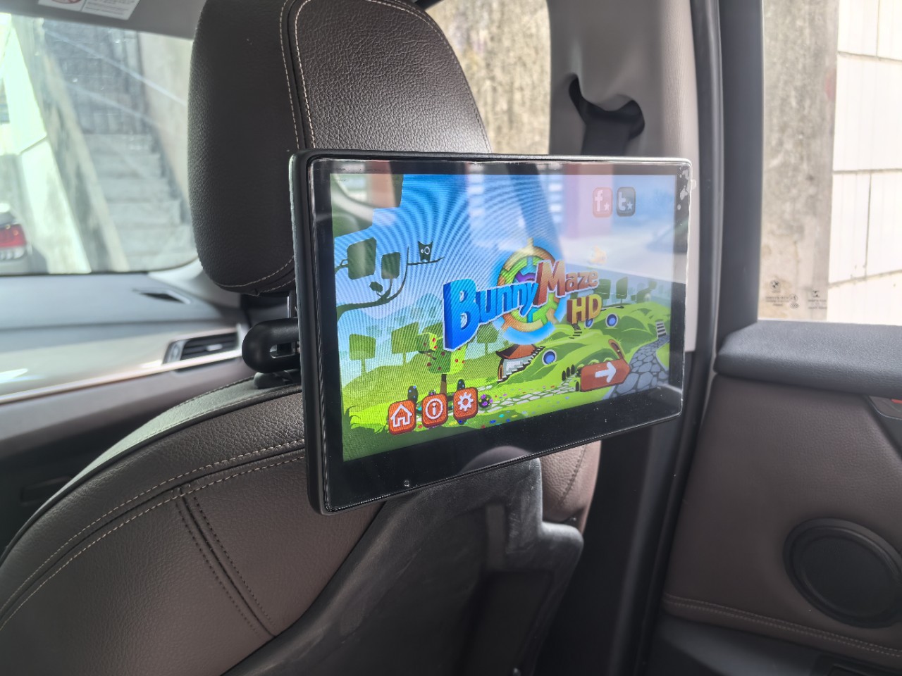 Car Headrest and Rear Entertainment Monitor 10inch Screen Android System Carplay Playback Video Cigarette Lighter