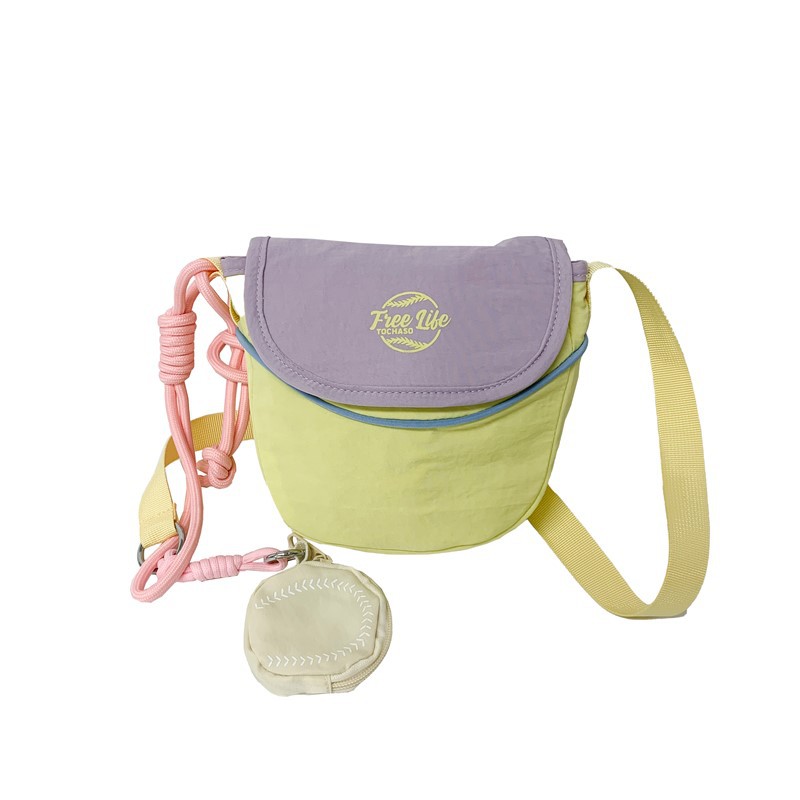 Mochila deportiva casual para niños y niñas, bolso de hombro compacto con tapa plegable para bebés, bolso de accesorios para niños con letras extranjeras.