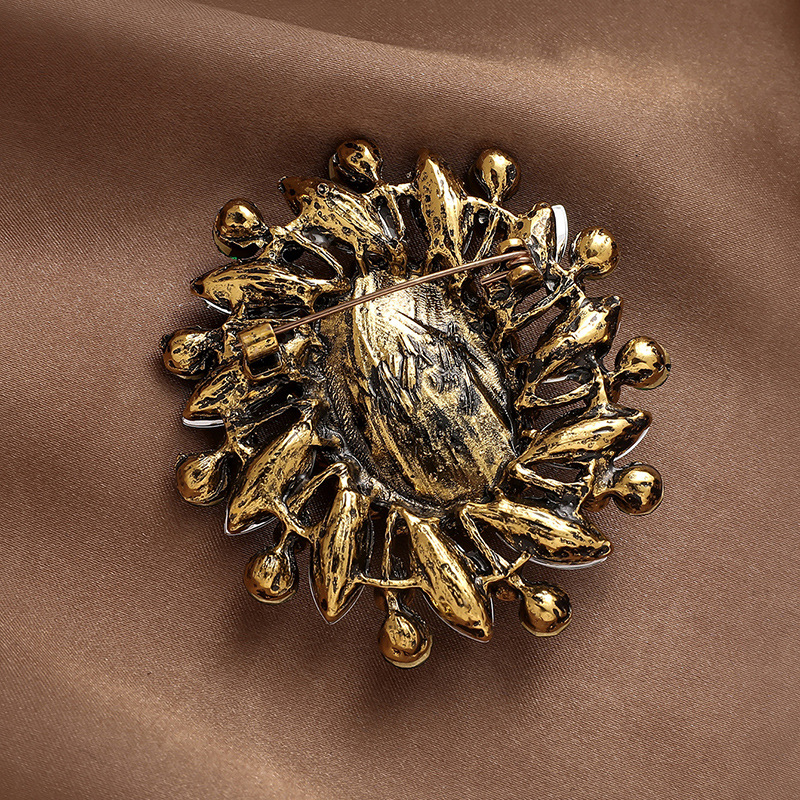 Retro Esmeralda rhinestone flor broche de moda europea y americana ins avanzada dulce elegante temperamento pin ramillete image 5