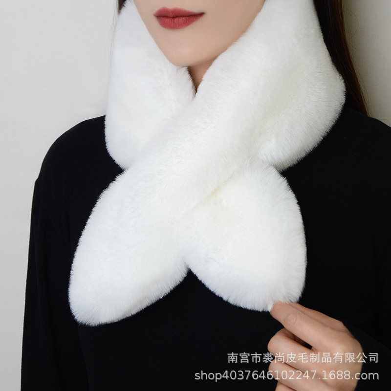 マフラーの女性の冬のタイプは厚くて暖かいです。