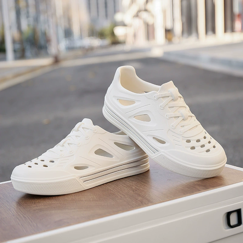 Ношение пляжной обуви на улице