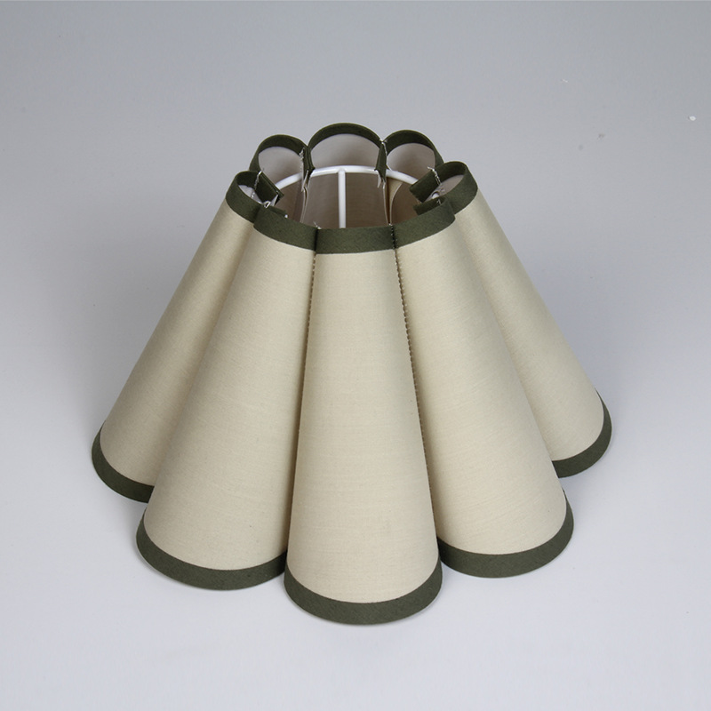 KD ciruela tela pantalla dormitorio lámpara de noche plisada tela KD pantalla en forma de ciruela multicolor candelabro Shell
