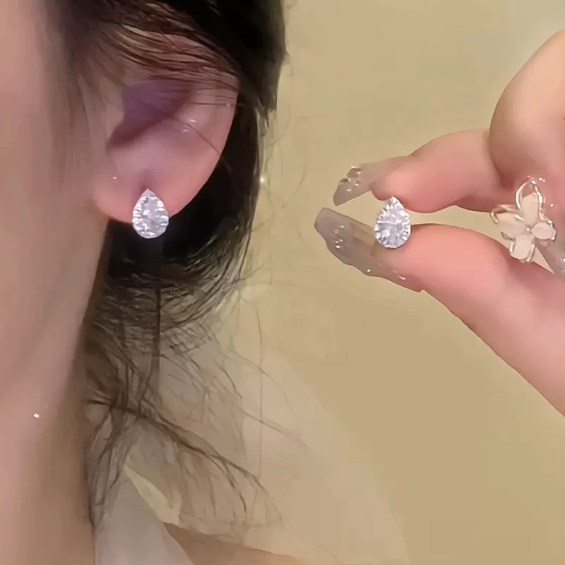 闪钻水滴耳扣女气质简约设计高级感小众轻奢韩系清冷感耳扣一对