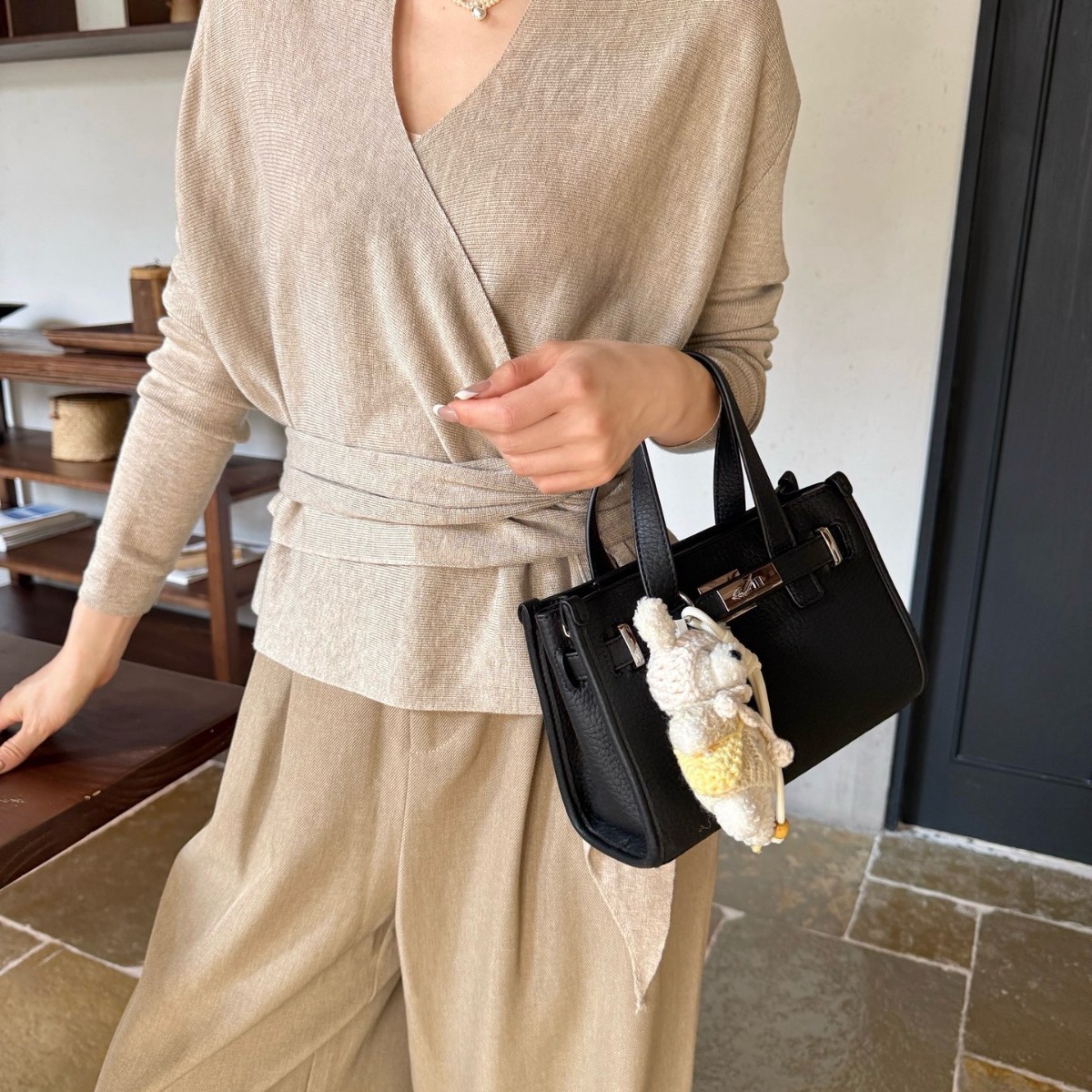 Luxury Women's Handbag 2025 New Arrival Minimalist Textured Small Square Bag French Style Commuter Shoulder & Crossbody Bag 9764-3 - Thumbnail 5