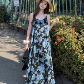 法式碎花吊带连衣裙女2026新款巨好看夏季蓝色海边度假针织衫套装