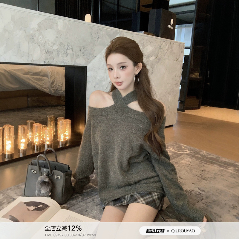 Qiu Rouyao gray retro design halter neck off-shoulder sweater for women, new autumn loose casual knitwear Qiu Rouyao gray retro design halter neck off-shoulder sweater for women, new autumn loose casual knitwear