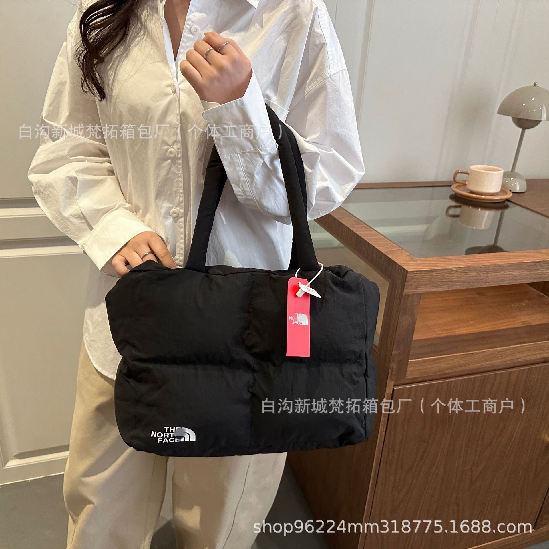 2025 New Quilted Checkered Simple Casual Padded Pillow Shoulder Bag Fluffy Trendy Handbag Lightweight for Commuting