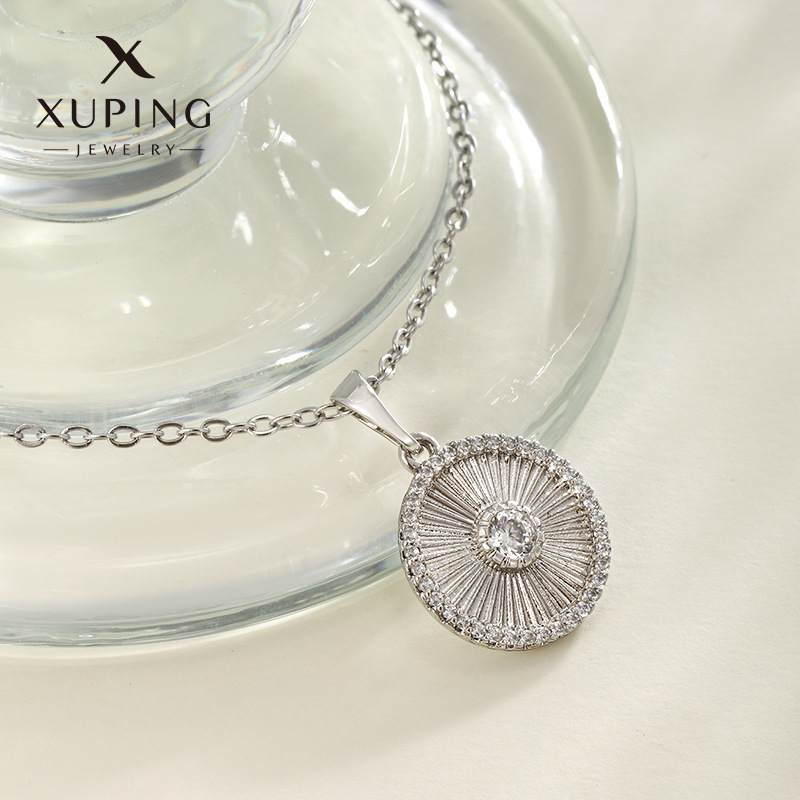 Xuping colgante transfronterizo de aleación de joyería dorada colgante de zircón de rayas geométricas al por mayor para mujeres