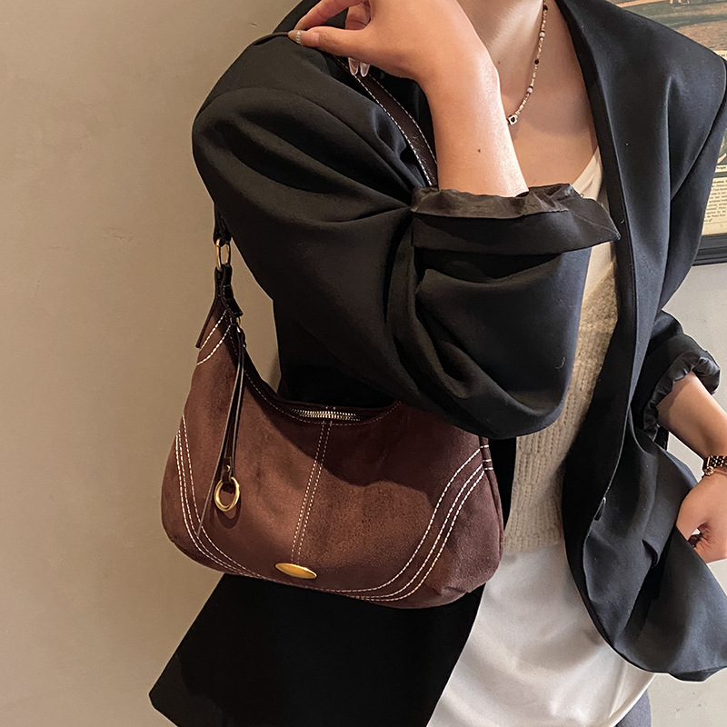 Bolso de camisa casual transfronterizo, bolso de camisa de viaje universal, bolso de media luna 2025, nuevo tipo de bolso de hombro de camisa.