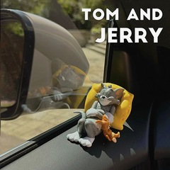 トムとジェリー、トムとジェリーの車の装飾品、車内装飾用品、かわいいデスク人形、車の装飾品