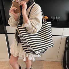 2025 夏の新ストライプショルダーバッグ大容量怠惰なスタイルママバッグトートバッグカジュアルショッピングバッグ