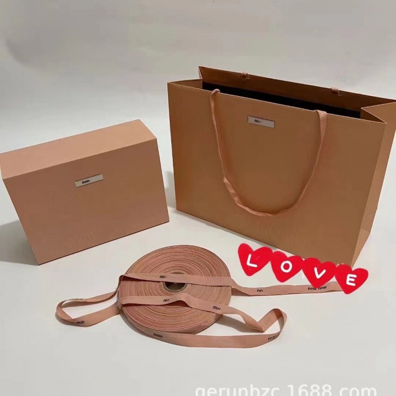 Miu Miu's High-End and Elegant Original Gift Box, Handbag, Ribbon, Folding Box, Gold-Stamped Gift Box