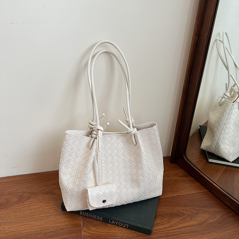 2026 Spring New Diamond Quilted Woven Tote Bag For Women Fashion Versatile Commuter Luxury Shoulder Handbag