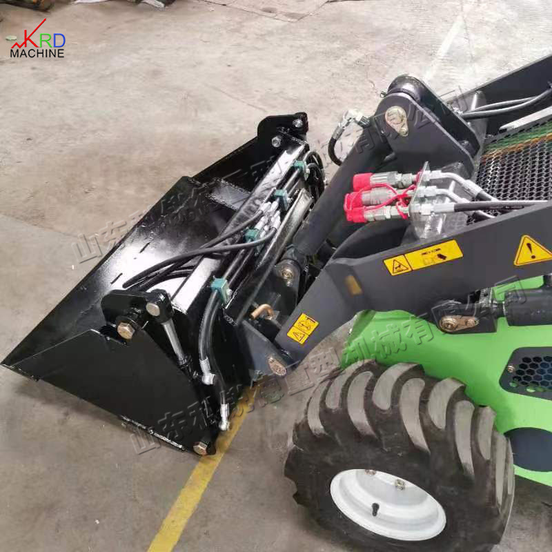 18.7kw滑移装载机 载重380kg建筑工程铲运车 座驾式四轮装运车