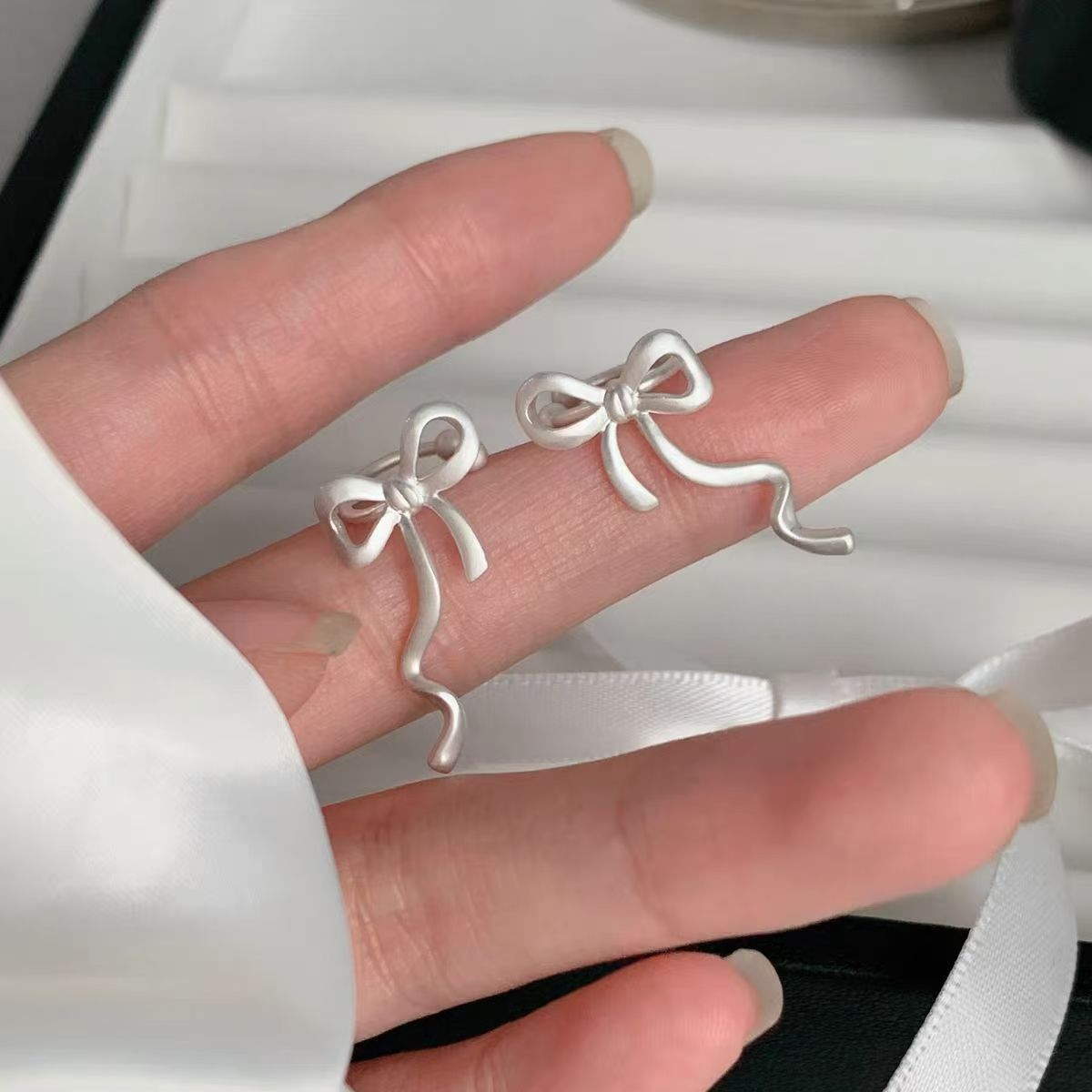 Ballet Ribbon "diseño original ballet estilo bowknot clip de hueso de la oreja clip de hueso de la oreja de temperamento sin orejas perforadas para mujer clip de hueso de la oreja