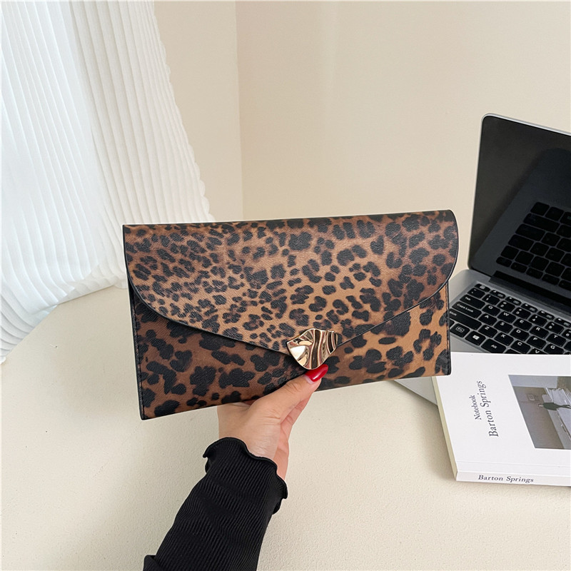 2025 otoño nuevo bolso de mano personalizado sobre bolso de mujer bolso de mano impresión leopardo personalidad moda temperamento bolsa de cena