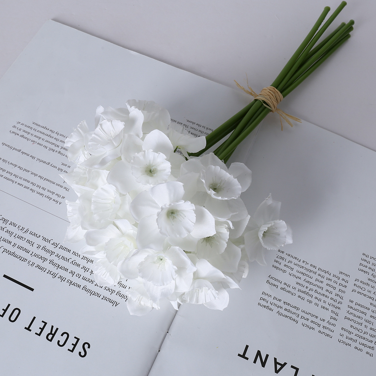 flores simuladas flores de narcisos flores de mano flores flores de mano boda flores simuladas decoración de la mesa de comedor fotografía flores de seda flores falsas