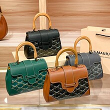 ��ؕ��Ůľ�ֱ���Ƥ�ϻ��羳�¿�ͨ�ڄP�������μ�б��С��Ů��