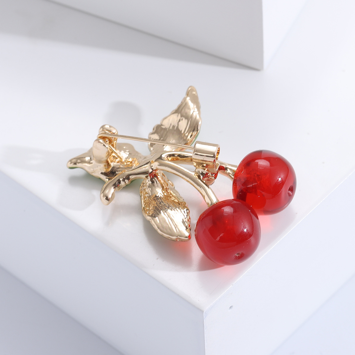 New Japanese and Korean alloy enamel rhinestone cherry fruit brooch simple fashion ladies dress corsage jewelry pin