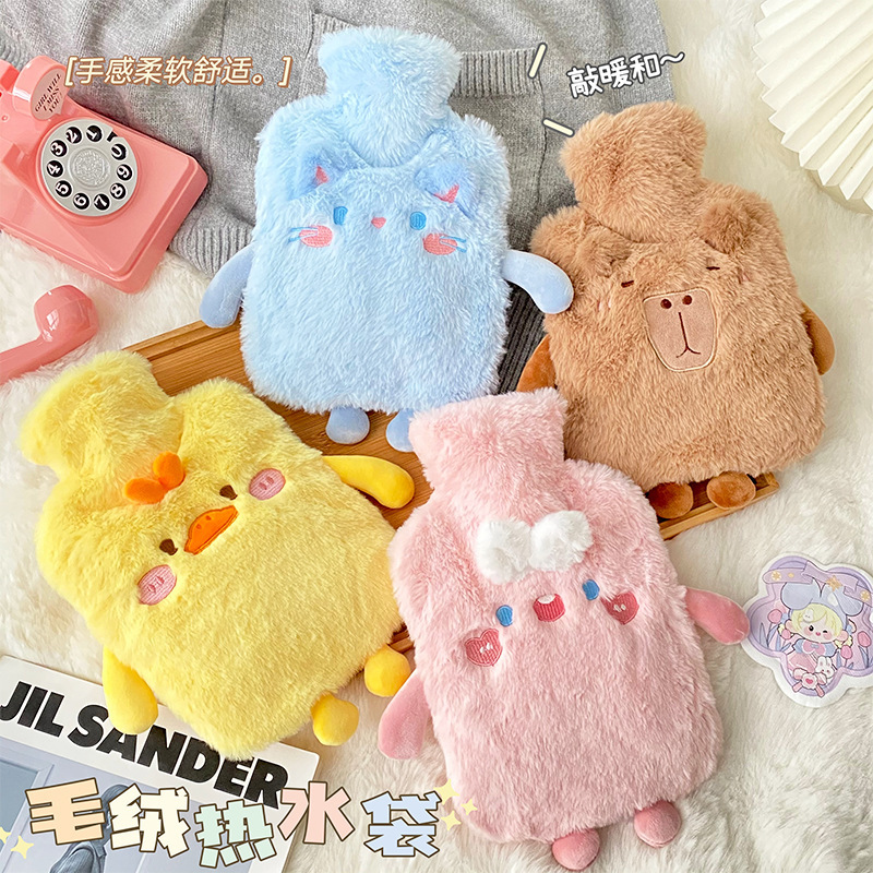 1000mlのかわいいアニメの形のぬいぐるみの注水の湯たんぽの卸売りはお腹を敷きます手を温めます。|undefined