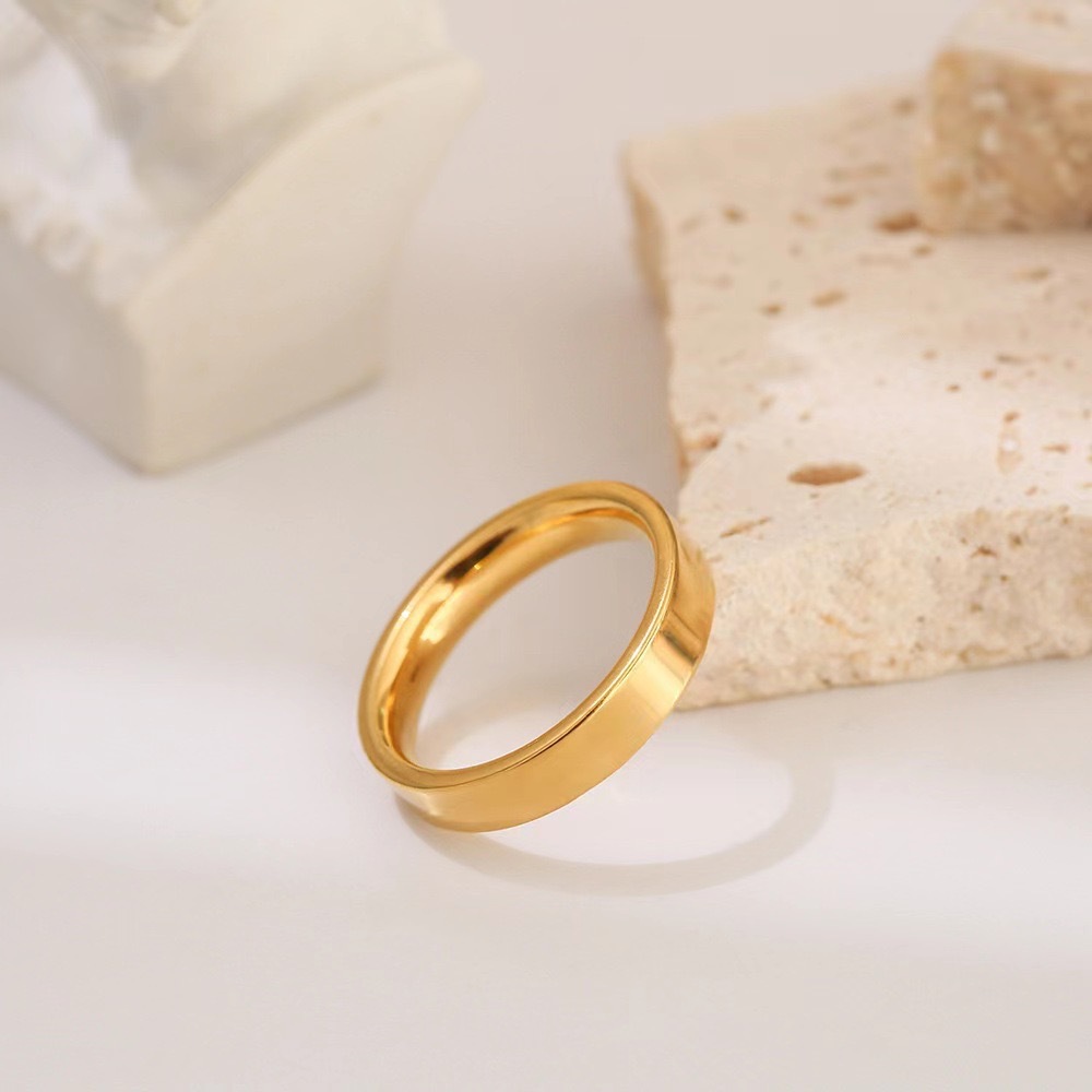 Anello in titanio per donne con dita piccole, resistente allo sbiadimento, a forma di diamante con diamanti incastonati, stile femminile leggero e lussuoso._voghion.com