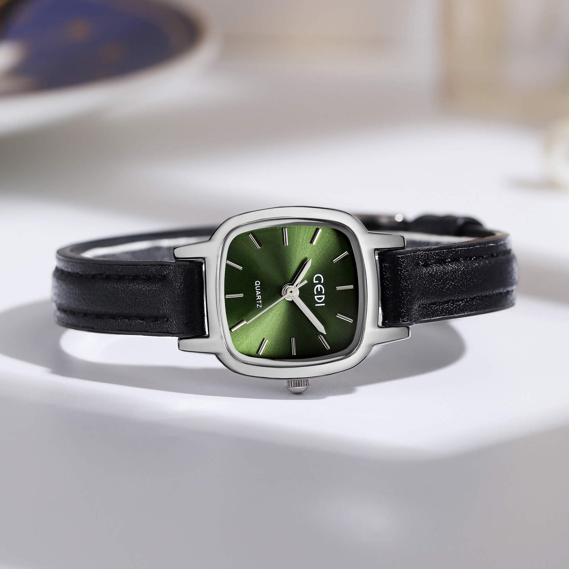 2024 Fashionable New Minimalist Style Belt, Small Brown Watch, Waterproof, Niche, High-end Feel Watch, Women's Quartz Watch_voghion.com