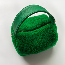 羊羔毛毛女包真皮盒子包绿色女士手提大包毛毛饭盒港风软皮包