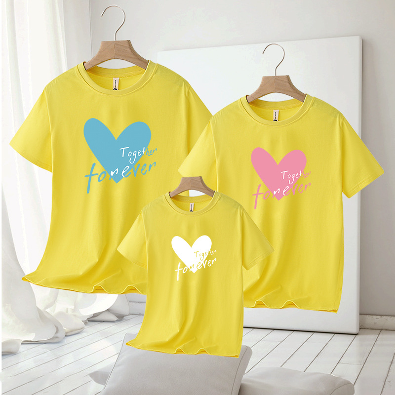 Ropa de padre e hijo retrato familiar manga corta 2024 Nuevo estilo una camiseta de tres bocas logotipo impreso jardín de infantes Ropa de jardín ropa de grupo