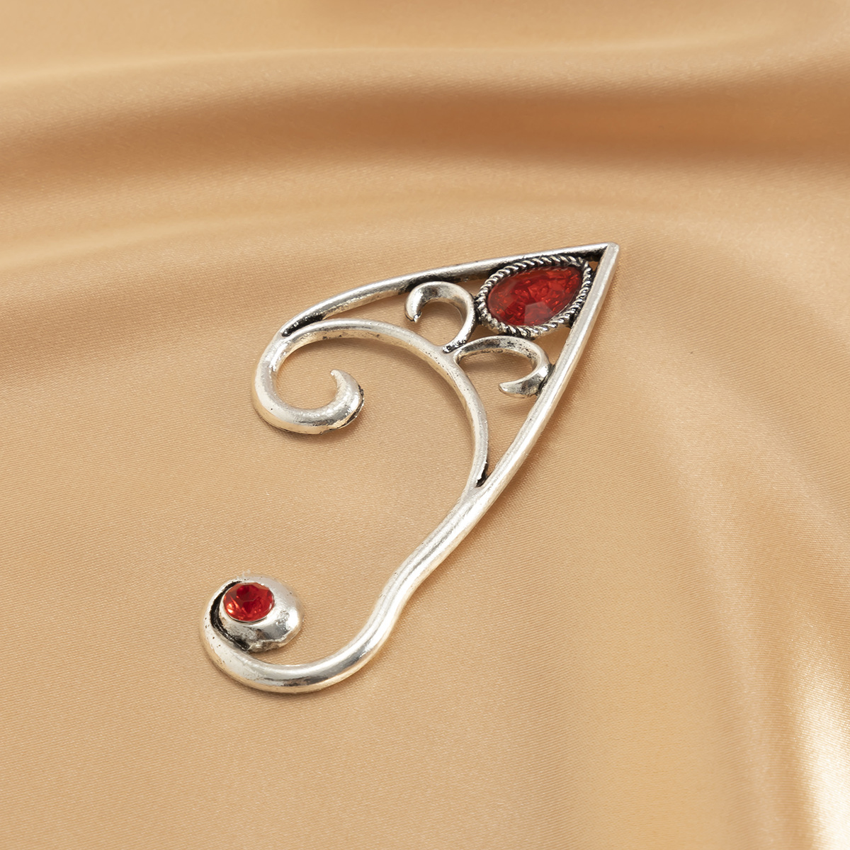 Contour De Gemme Rouge Creuse Rétro Clip D&#39;oreille Suspendu En Gros Nihaojewelry display picture 9