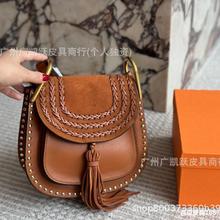 磨砂翻毛皮克洛家流苏铆钉马蹄扣复古女士斜挎马鞍包